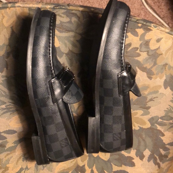 Louis Vuitton - Picture 6 of 8